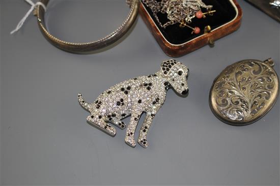 Mixed items including costume jewellery, modern silver oval pendant, white metal bangle and a jewellery box.